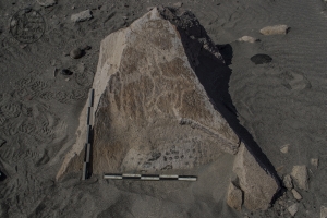 Piedra: 243, Cara decorada: I