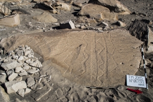 Piedra: 677, Cara decorada: I