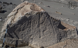 Piedra: 696, Cara decorada: I