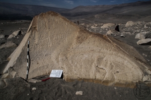 Piedra: 700, Cara decorada: III