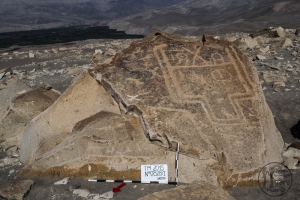 Piedra: 828, Cara decorada: I