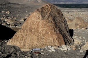 Piedra: 953, Cara decorada: I