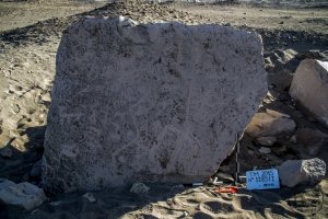 Piedra: 1185, Cara decorada: I