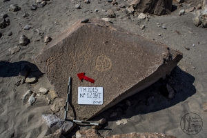 Piedra: 1215, Cara decorada: I