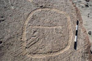 Piedra: 1221, Cara decorada: I