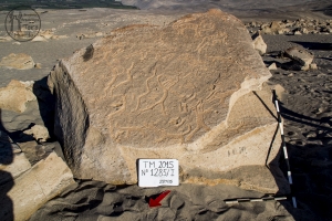 Piedra: 1285, Cara decorada: I