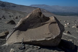 Piedra: 1305, Cara decorada: II
