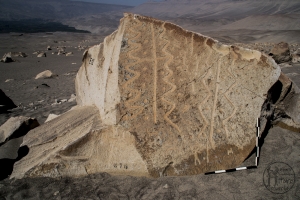 Piedra: 1307, Cara decorada: I