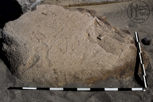 Piedra: 1320, Cara decorada: I