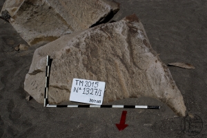 Piedra: 1327, Cara decorada: I