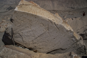 Piedra: 1330, Cara decorada: III