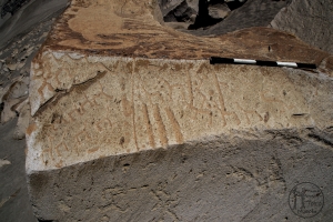 Piedra: 1330, Cara decorada: III