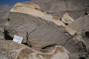 Piedra: 1330, Cara decorada: II