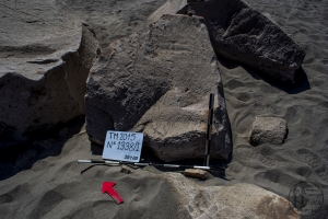 Piedra: 1338, Cara decorada: I