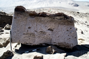 Piedra: 1351, Cara decorada: I