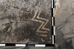Piedra: 1375, Cara decorada: I