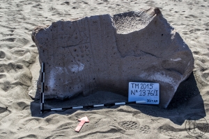 Piedra: 1376, Cara decorada: II