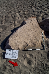 Piedra: 1390, Cara decorada: I
