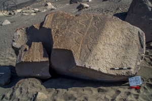 Piedra: 1394, Cara decorada: I