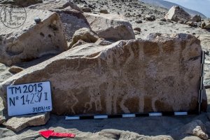 Piedra: 1423, Cara decorada: II