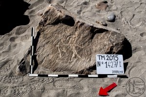 Piedra: 1427, Cara decorada: I