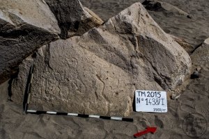 Piedra: 1438, Cara decorada: I