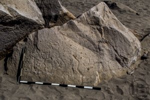Piedra: 1438, Cara decorada: I