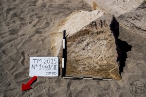 Piedra: 1441, Cara decorada: II
