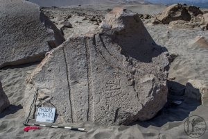 Piedra: 1443, Cara decorada: I