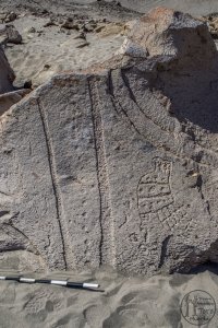 Piedra: 1443, Cara decorada: I