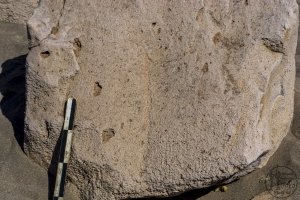 Piedra: 1444, Cara decorada: I