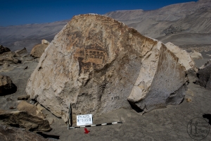 Piedra: 1445, Cara decorada: III
