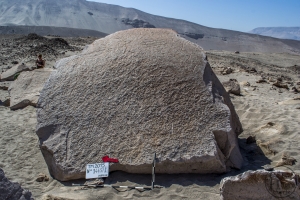 Piedra: 1445, Cara decorada: I