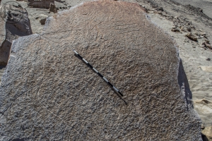 Piedra: 1445, Cara decorada: I