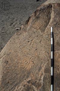 Piedra: 1476, Cara decorada: I