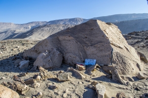 Piedra: 1529, Cara decorada: I