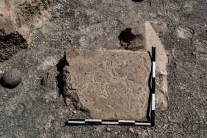 Piedra: 1628, Cara decorada: I